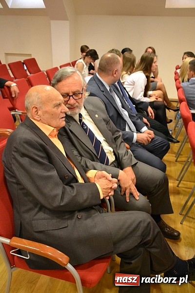 Zdjęcie w galerii na portalu naszraciborz.pl: Raciborski WOPR świętował 50-lecie na Zamku Piastowskim. Starosta dał odznakę, prezydent samochód wiadomości z regionu