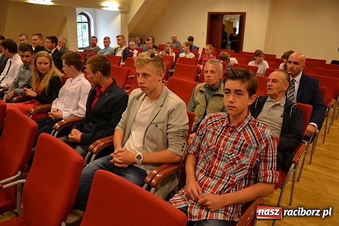 Zdjęcie w galerii na portalu naszraciborz.pl: Raciborski WOPR świętował 50-lecie na Zamku Piastowskim. Starosta dał odznakę, prezydent samochód wiadomości z regionu