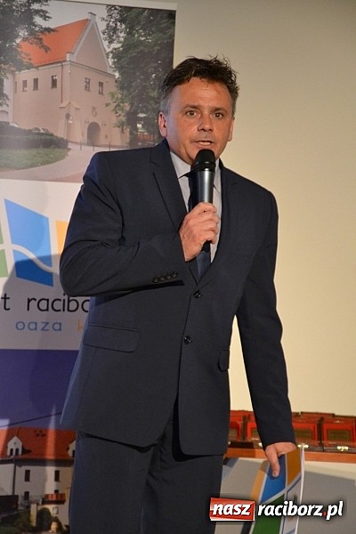 Zdjęcie w galerii na portalu naszraciborz.pl: Raciborski WOPR świętował 50-lecie na Zamku Piastowskim. Starosta dał odznakę, prezydent samochód wiadomości z regionu