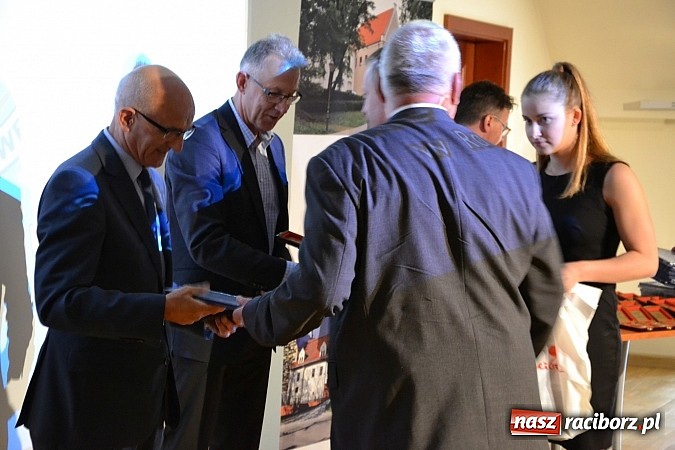 Zdjęcie w galerii na portalu naszraciborz.pl: Raciborski WOPR świętował 50-lecie na Zamku Piastowskim. Starosta dał odznakę, prezydent samochód wiadomości z regionu