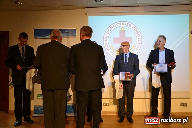 Zdjęcie w galerii na portalu naszraciborz.pl: Raciborski WOPR świętował 50-lecie na Zamku Piastowskim. Starosta dał odznakę, prezydent samochód wiadomości z regionu