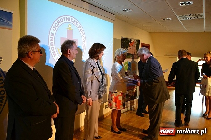 Zdjęcie w galerii na portalu naszraciborz.pl: Raciborski WOPR świętował 50-lecie na Zamku Piastowskim. Starosta dał odznakę, prezydent samochód wiadomości z regionu