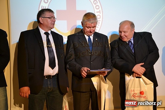 Zdjęcie w galerii na portalu naszraciborz.pl: Raciborski WOPR świętował 50-lecie na Zamku Piastowskim. Starosta dał odznakę, prezydent samochód wiadomości z regionu