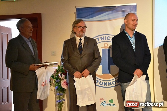 Zdjęcie w galerii na portalu naszraciborz.pl: Raciborski WOPR świętował 50-lecie na Zamku Piastowskim. Starosta dał odznakę, prezydent samochód wiadomości z regionu