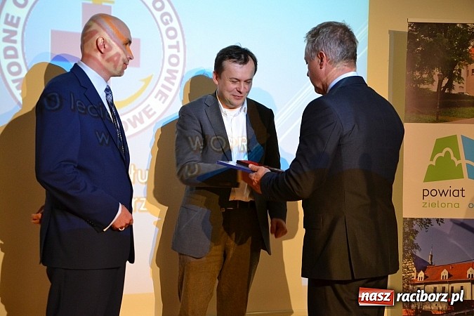 Zdjęcie w galerii na portalu naszraciborz.pl: Raciborski WOPR świętował 50-lecie na Zamku Piastowskim. Starosta dał odznakę, prezydent samochód wiadomości z regionu