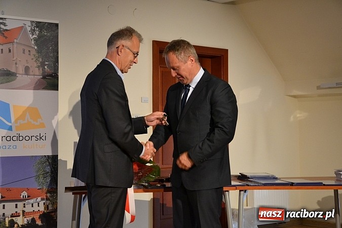 Zdjęcie w galerii na portalu naszraciborz.pl: Raciborski WOPR świętował 50-lecie na Zamku Piastowskim. Starosta dał odznakę, prezydent samochód wiadomości z regionu