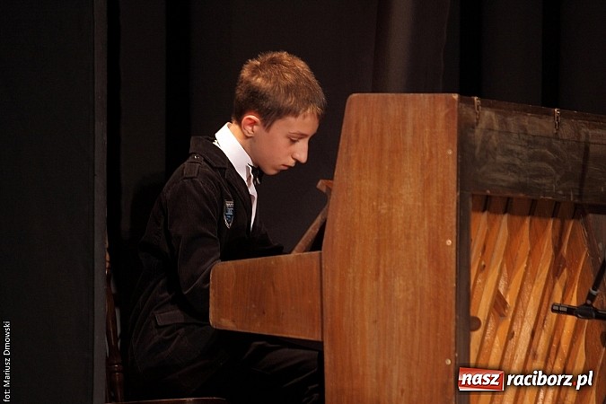 Zdjęcie w galerii na portalu naszraciborz.pl: Gala najlepszych z najlepszych SP 18 wiadomości z regionu