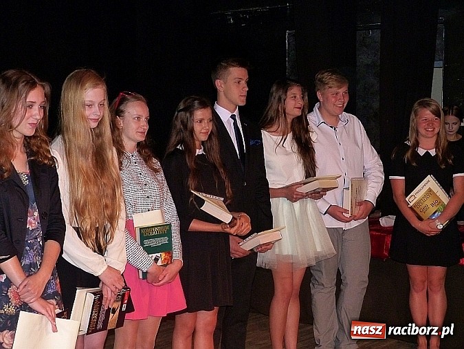 Zdjęcie w galerii na portalu naszraciborz.pl: Victorie, czyli Gala Gimnazjum nr 1 w Strzesze wiadomości z regionu