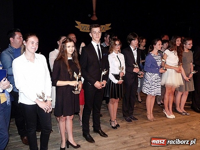 Zdjęcie w galerii na portalu naszraciborz.pl: Victorie, czyli Gala Gimnazjum nr 1 w Strzesze wiadomości z regionu