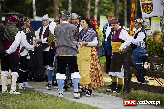 Zdjęcie w galerii na portalu naszraciborz.pl: Nędza tańcem bogata - folklor na Leśnej Polanie wiadomości z regionu