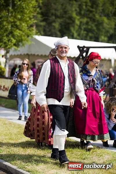 Zdjęcie w galerii na portalu naszraciborz.pl: Nędza tańcem bogata - folklor na Leśnej Polanie wiadomości z regionu