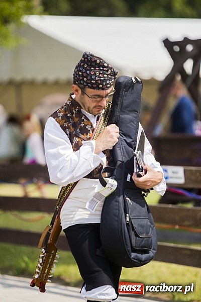Zdjęcie w galerii na portalu naszraciborz.pl: Nędza tańcem bogata - folklor na Leśnej Polanie wiadomości z regionu