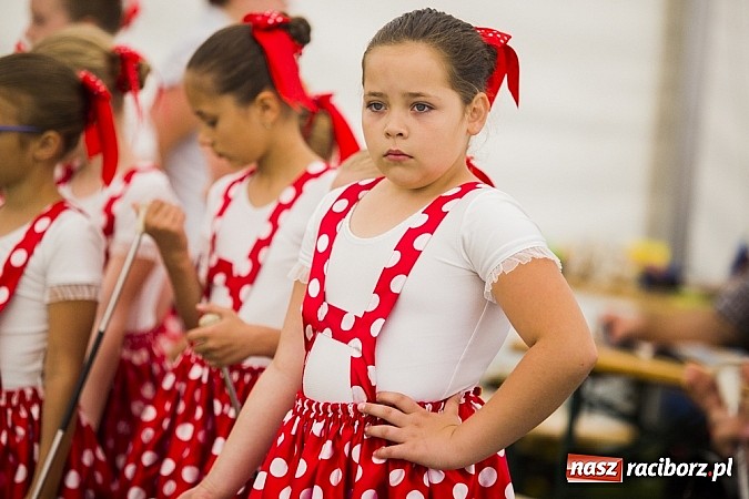 Zdjęcie w galerii na portalu naszraciborz.pl: Nędza tańcem bogata - folklor na Leśnej Polanie wiadomości z regionu