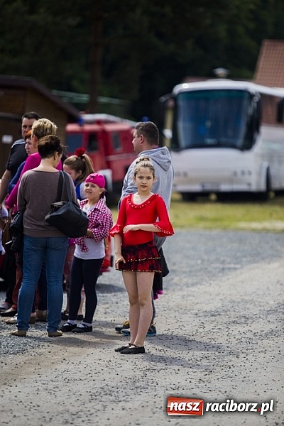 Zdjęcie w galerii na portalu naszraciborz.pl: Nędza tańcem bogata - folklor na Leśnej Polanie wiadomości z regionu