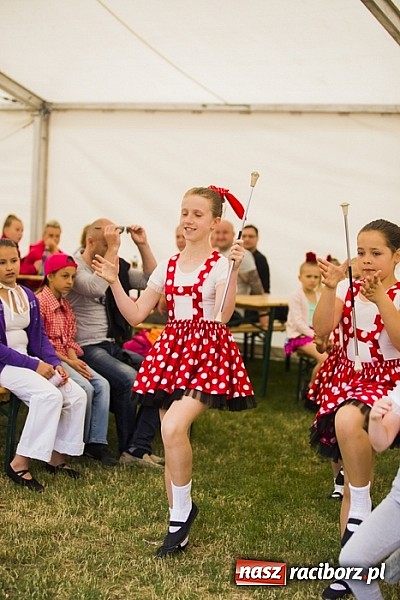 Zdjęcie w galerii na portalu naszraciborz.pl: Nędza tańcem bogata - folklor na Leśnej Polanie wiadomości z regionu