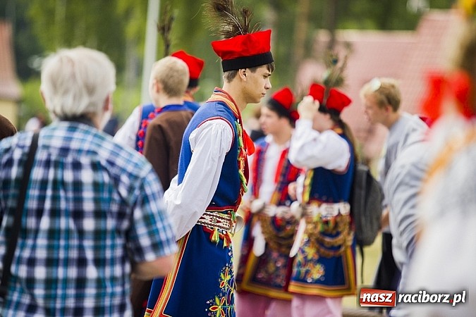 Zdjęcie w galerii na portalu naszraciborz.pl: Nędza tańcem bogata - folklor na Leśnej Polanie wiadomości z regionu