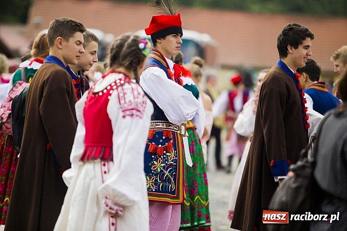 Zdjęcie w galerii na portalu naszraciborz.pl: Nędza tańcem bogata - folklor na Leśnej Polanie wiadomości z regionu