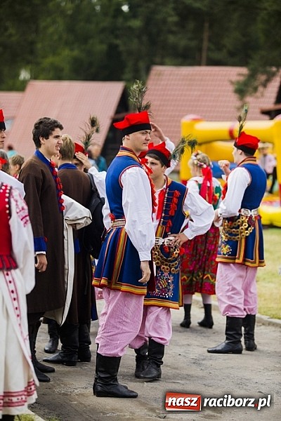 Zdjęcie w galerii na portalu naszraciborz.pl: Nędza tańcem bogata - folklor na Leśnej Polanie wiadomości z regionu