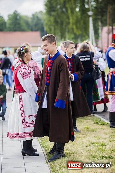 Zdjęcie w galerii na portalu naszraciborz.pl: Nędza tańcem bogata - folklor na Leśnej Polanie wiadomości z regionu