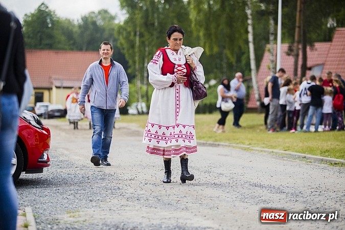 Zdjęcie w galerii na portalu naszraciborz.pl: Nędza tańcem bogata - folklor na Leśnej Polanie wiadomości z regionu