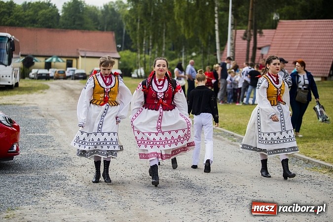 Zdjęcie w galerii na portalu naszraciborz.pl: Nędza tańcem bogata - folklor na Leśnej Polanie wiadomości z regionu