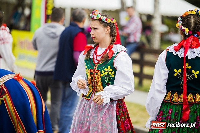 Zdjęcie w galerii na portalu naszraciborz.pl: Nędza tańcem bogata - folklor na Leśnej Polanie wiadomości z regionu