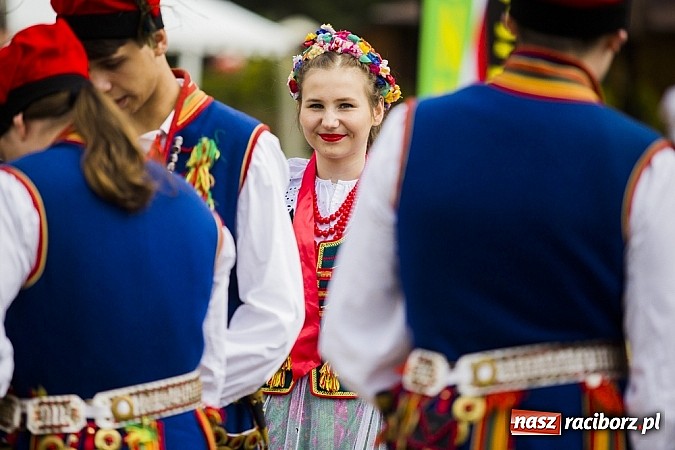 Zdjęcie w galerii na portalu naszraciborz.pl: Nędza tańcem bogata - folklor na Leśnej Polanie wiadomości z regionu