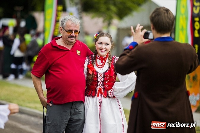 Zdjęcie w galerii na portalu naszraciborz.pl: Nędza tańcem bogata - folklor na Leśnej Polanie wiadomości z regionu