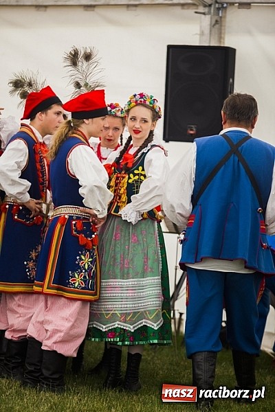 Zdjęcie w galerii na portalu naszraciborz.pl: Nędza tańcem bogata - folklor na Leśnej Polanie wiadomości z regionu