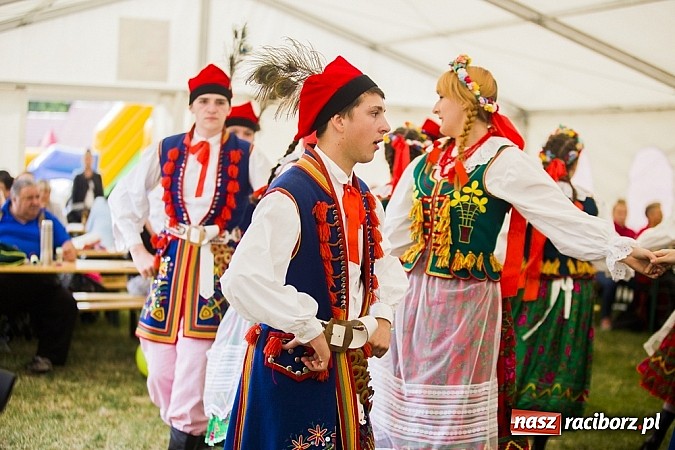 Zdjęcie w galerii na portalu naszraciborz.pl: Nędza tańcem bogata - folklor na Leśnej Polanie wiadomości z regionu