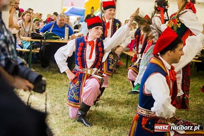 Zdjęcie w galerii na portalu naszraciborz.pl: Nędza tańcem bogata - folklor na Leśnej Polanie wiadomości z regionu