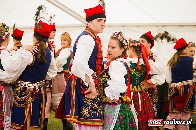 Zdjęcie w galerii na portalu naszraciborz.pl: Nędza tańcem bogata - folklor na Leśnej Polanie wiadomości z regionu