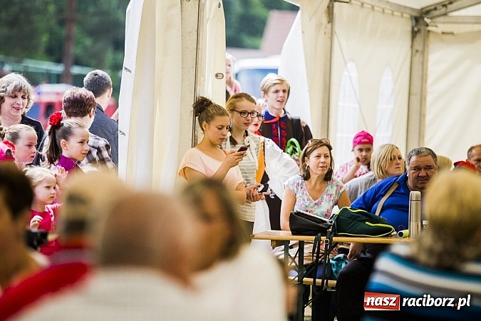 Zdjęcie w galerii na portalu naszraciborz.pl: Nędza tańcem bogata - folklor na Leśnej Polanie wiadomości z regionu