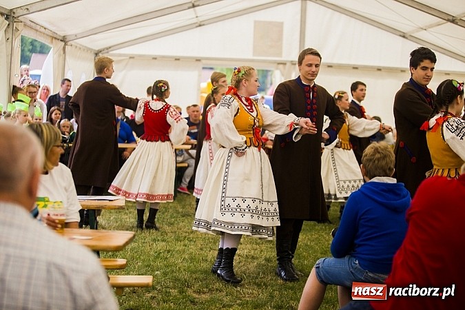Zdjęcie w galerii na portalu naszraciborz.pl: Nędza tańcem bogata - folklor na Leśnej Polanie wiadomości z regionu