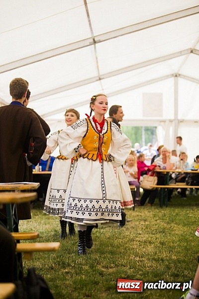 Zdjęcie w galerii na portalu naszraciborz.pl: Nędza tańcem bogata - folklor na Leśnej Polanie wiadomości z regionu