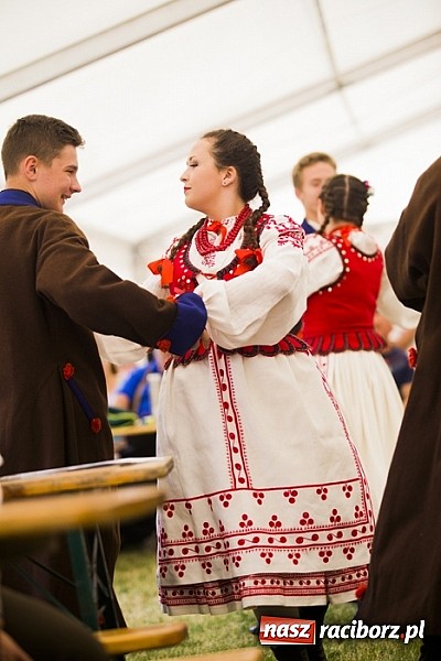 Zdjęcie w galerii na portalu naszraciborz.pl: Nędza tańcem bogata - folklor na Leśnej Polanie wiadomości z regionu