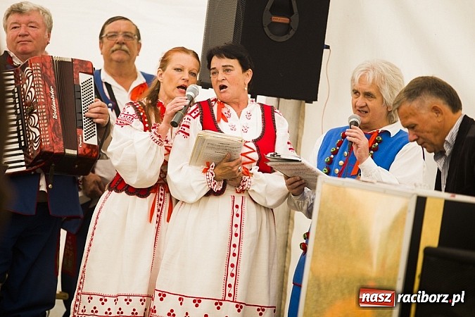 Zdjęcie w galerii na portalu naszraciborz.pl: Nędza tańcem bogata - folklor na Leśnej Polanie wiadomości z regionu