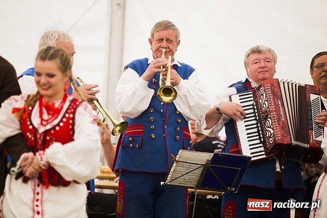 Zdjęcie w galerii na portalu naszraciborz.pl: Nędza tańcem bogata - folklor na Leśnej Polanie wiadomości z regionu
