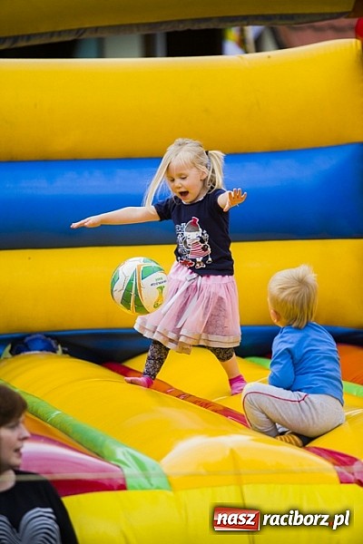 Zdjęcie w galerii na portalu naszraciborz.pl: Nędza tańcem bogata - folklor na Leśnej Polanie wiadomości z regionu