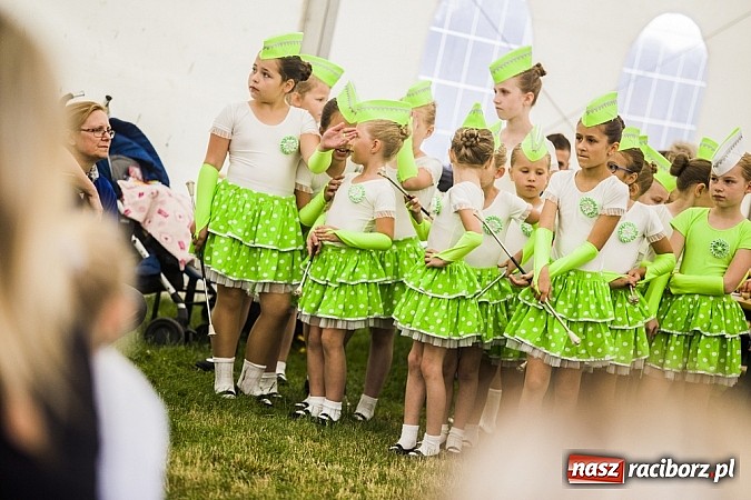 Zdjęcie w galerii na portalu naszraciborz.pl: Nędza tańcem bogata - folklor na Leśnej Polanie wiadomości z regionu