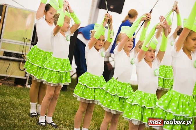 Zdjęcie w galerii na portalu naszraciborz.pl: Nędza tańcem bogata - folklor na Leśnej Polanie wiadomości z regionu