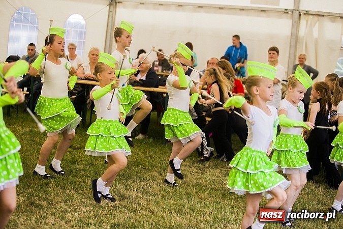 Zdjęcie w galerii na portalu naszraciborz.pl: Nędza tańcem bogata - folklor na Leśnej Polanie wiadomości z regionu