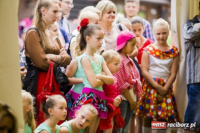 Zdjęcie w galerii na portalu naszraciborz.pl: Nędza tańcem bogata - folklor na Leśnej Polanie wiadomości z regionu