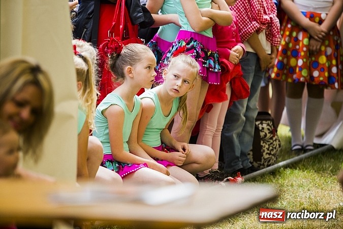 Zdjęcie w galerii na portalu naszraciborz.pl: Nędza tańcem bogata - folklor na Leśnej Polanie wiadomości z regionu