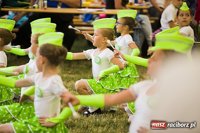 Zdjęcie w galerii na portalu naszraciborz.pl: Nędza tańcem bogata - folklor na Leśnej Polanie wiadomości z regionu