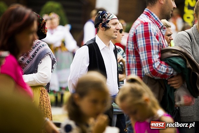 Zdjęcie w galerii na portalu naszraciborz.pl: Nędza tańcem bogata - folklor na Leśnej Polanie wiadomości z regionu