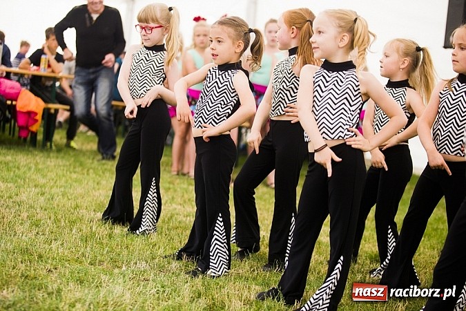 Zdjęcie w galerii na portalu naszraciborz.pl: Nędza tańcem bogata - folklor na Leśnej Polanie wiadomości z regionu