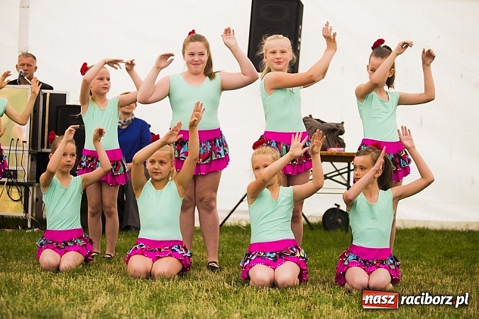Zdjęcie w galerii na portalu naszraciborz.pl: Nędza tańcem bogata - folklor na Leśnej Polanie wiadomości z regionu
