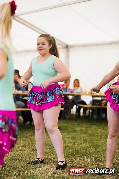 Zdjęcie w galerii na portalu naszraciborz.pl: Nędza tańcem bogata - folklor na Leśnej Polanie wiadomości z regionu