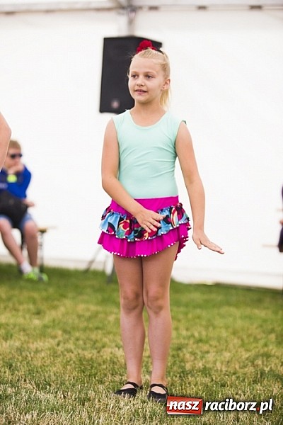 Zdjęcie w galerii na portalu naszraciborz.pl: Nędza tańcem bogata - folklor na Leśnej Polanie wiadomości z regionu